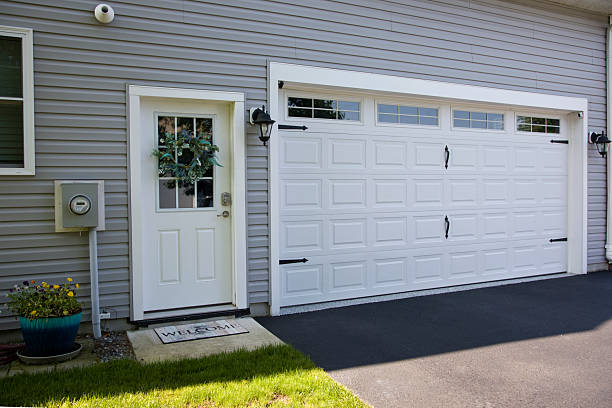 24/7 Emergency Garage Door Panel Replacement experts in Edmonton, KY